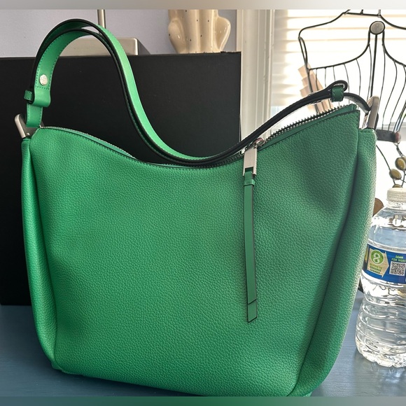CALVIN KLEIN Beautiful Kelly Green shoulder bag 💚 - Picture 6 of 8